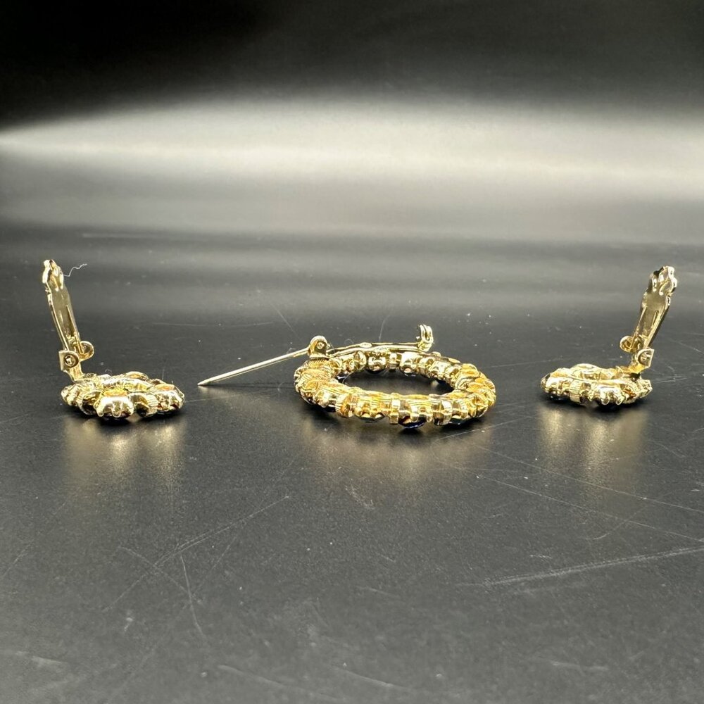 Vintage Blue Rhinestone Brooch Clip On Earrings Jewelry Set Wreath Gold Toned - Picture 3 of 8